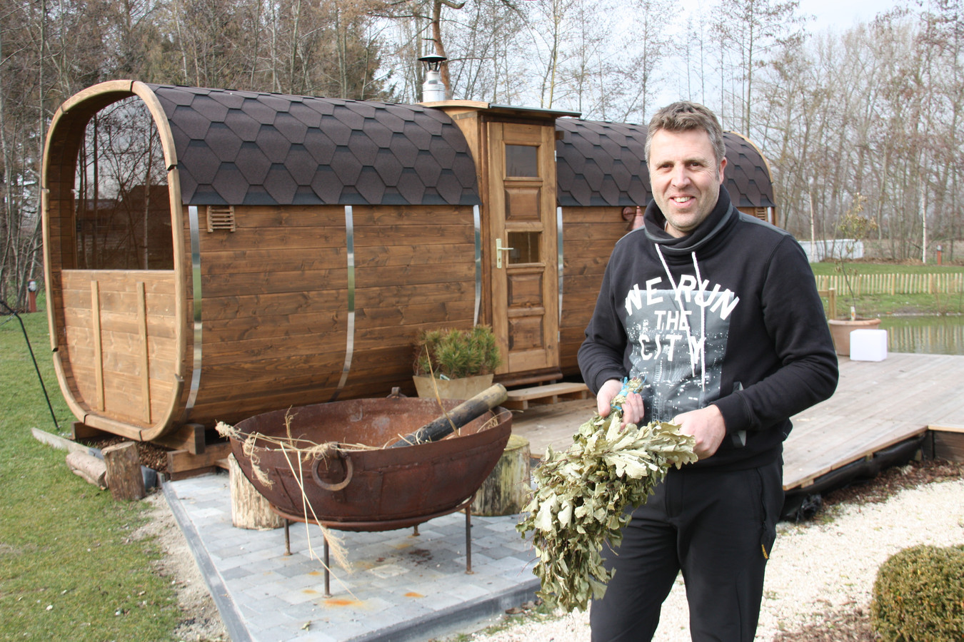 Geert opent eerste sauna met authentiek berkenritueel in ons land:  “Droomproject van mijn overleden vrouw” | Foto 