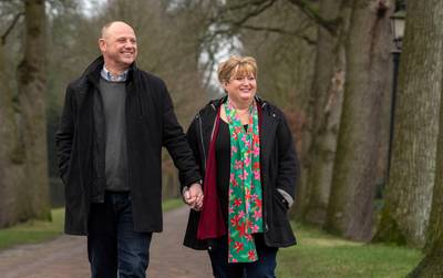 Dinja en Leo runnen gezinshuis in Delden: ‘We zijn gelukkig en dankbaar dat we dit werk mogen doen’