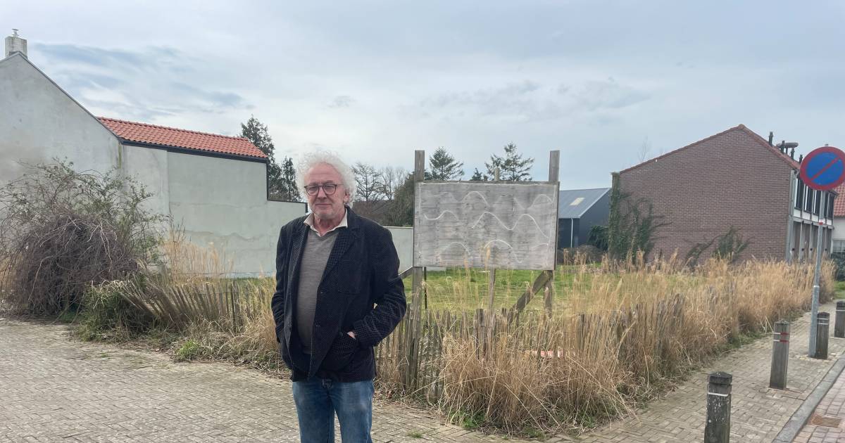 Rechter fronst wenkbrauwen over woning met vier badkamers in hotel Retranchement