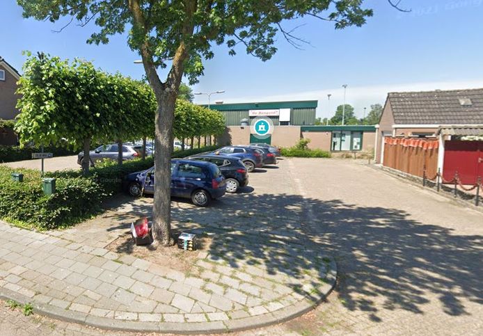 Dorpshuis De Bongerd staat nu nog aan het eind van een doodlopend straatje. Dit wordt de ontsluiting voor de nieuwe uitbreiding van Macharen.