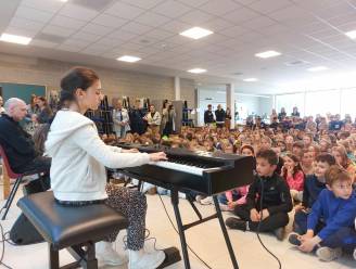 VIDEO. Eva (11) wint prestigieuze pianowedstrijd en mag concert spelen voor de hele school
