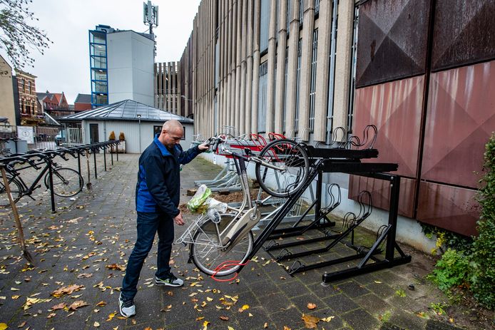 Vernieuwde fietsenstalling Hema in Deventer binnenstad is klaar in mei | Deventer | AD.nl