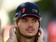 Max Verstappen steelt in Australië de show met een pruik met lange, blonde haren. Zijn team noemt hem op sociale media ‘Mullet Max’ (Matje Max).
