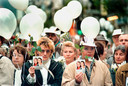 Deelnemers aan de Witte Mars op 20 oktober 1996. Archiefbeeld.