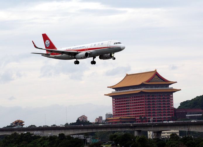 Foto ter illustratie - Een vliegtuig van het Chinese Sichuan Airlines