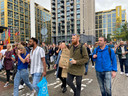 Ook Ziggy Willemsen (midden met het bord in zijn handen) deed mee aan het protest in Eindhoven