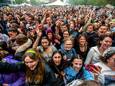 De mensenmenigte voor het hoofdpodium van het Bevrijdingsfestival in Wageningen in 2023.