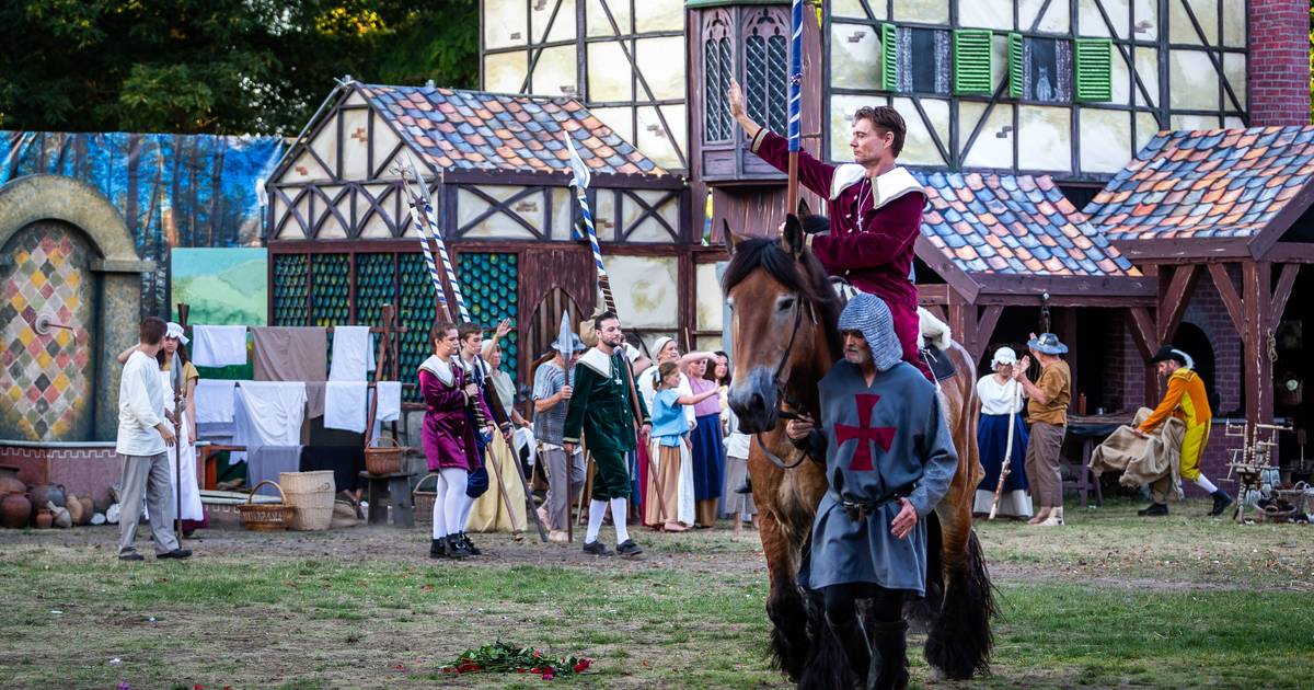 Rebelse Roos staat in volle bloei op openluchtspektakel in Casteren