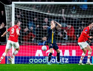 Ongeslagen koploper PSV in 97ste minuut toch voorbij FC Twente dankzij invaller Ricardo Pepi
