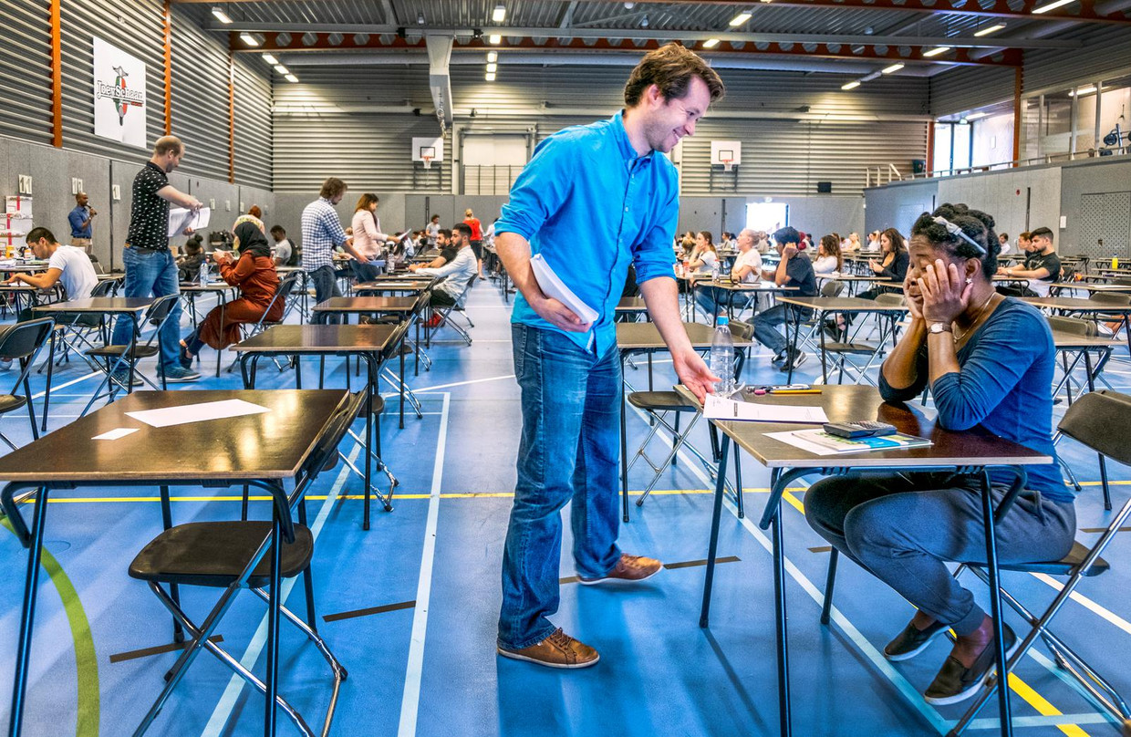 Ruben van der Wel deed een OnderwijsTraineeship en werkt nu als docent natuurkunde. Beeld Raymond Rutting/de Volkskrant