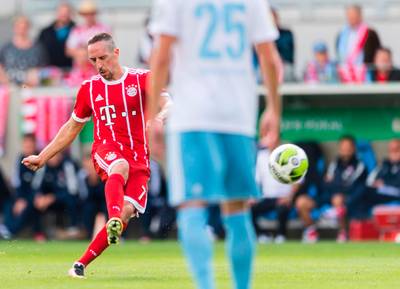 Vrouwelijke scheids kan lachen om streek Ribéry