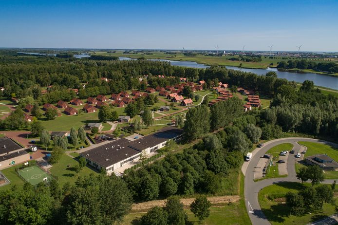 Het AZC in Dronten. De doorstroming van asielzoekers met een verblijfsvergunning naar een reguliere woning, stokt ook in Dronten.