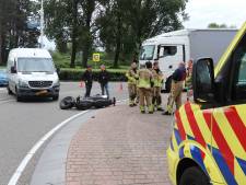 Motorrijder gewond door aanrijding met bestelbus in Waalwijk, zes dagen oude Harley-Davidson zwaar beschadigd