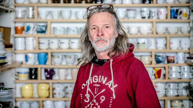 Peter (58) ruilde aannemersbedrijf voor een leven zonder geld: “Ik wil tonen dat het anders kan”
