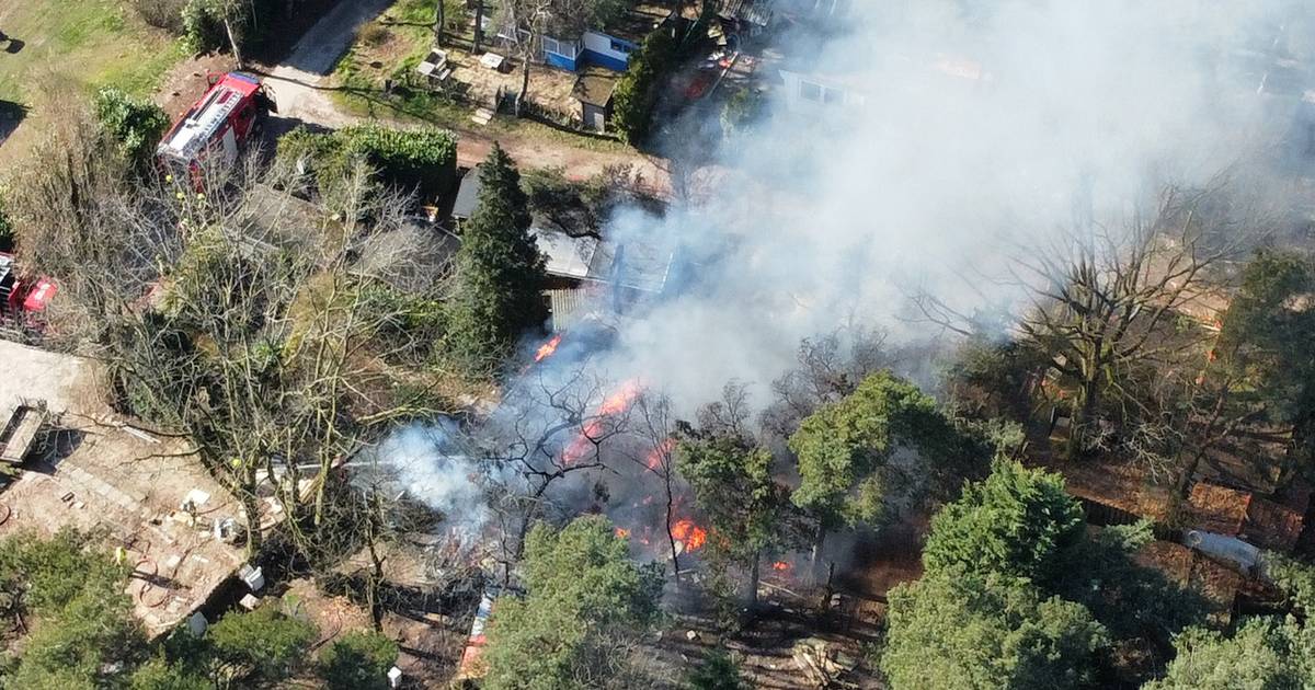 Chalet verwoest door brand op park in Alverna