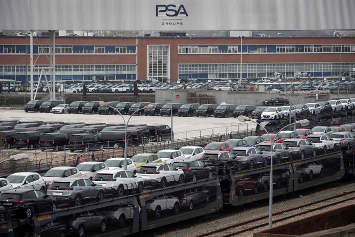 Een autofabriek van PSA in Poissy, bij Parijs