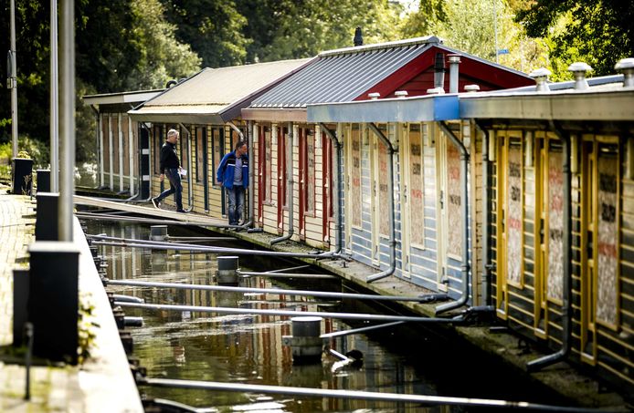 De prostitutieboten aan het Zandpad na de sluiting.