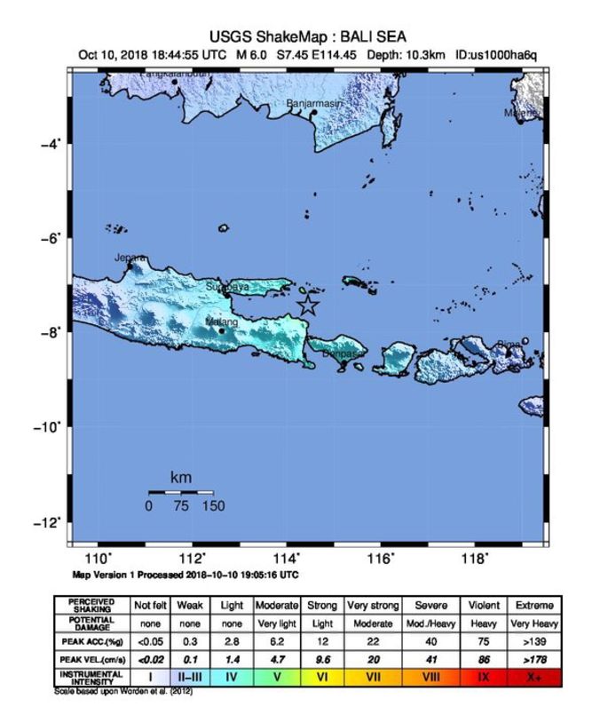 Plattegrond van onder meer Java en Bali. De ster geeft aan waar het epicentrum van de aardbeving lag; op tien kilometer diepte in de Bali-zee.