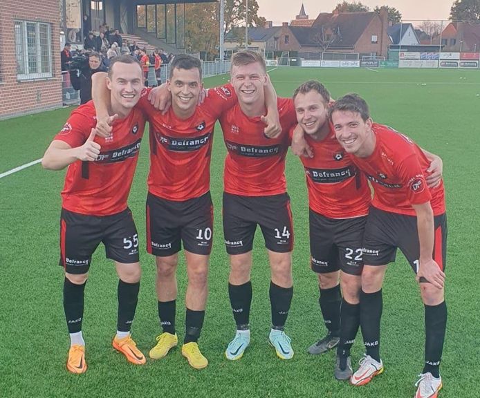 Ex-Mandelspelers bij Winkel: v.l.n.r. Gauthier Libbrecht, Daan Debouver, Henri Van Marcke, Michiel Clyncke en Jasper Beyens.