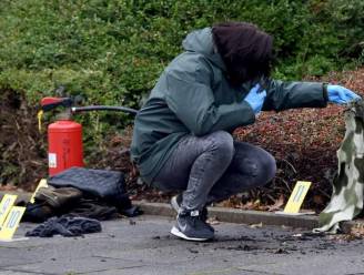 Man steekt zijn vrouw op straat in brand