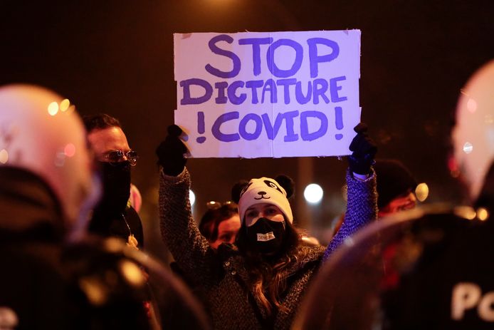 La cour d’appel a annoncé qu’elle rendra son arrêt avant le 30 avril, soit avant l’expiration du délai de trente jours imposé à l’État par le tribunal pour adopter des mesures de crise sanitaire sur une base légale.