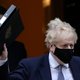 Britse premier Boris Johnson steeds verder in het nauw na nieuwe onthulling in ‘partygate’: politie opent onderzoek