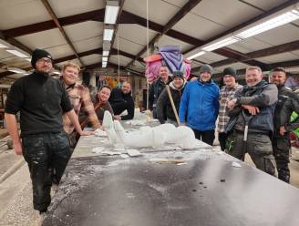 REPORTAGE. Eén maand voor Carnaval Halle zien ze het in de hangars helemaal zitten: “Als code geel er op tijd komt, dan wordt het onze lievelingskleur”