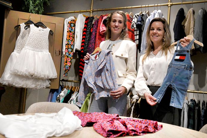Hengelose Maron 37 en Anouk 38 gooien het roer volledig om en openen tweedehandskledingwinkel in Borne Borne tubantia