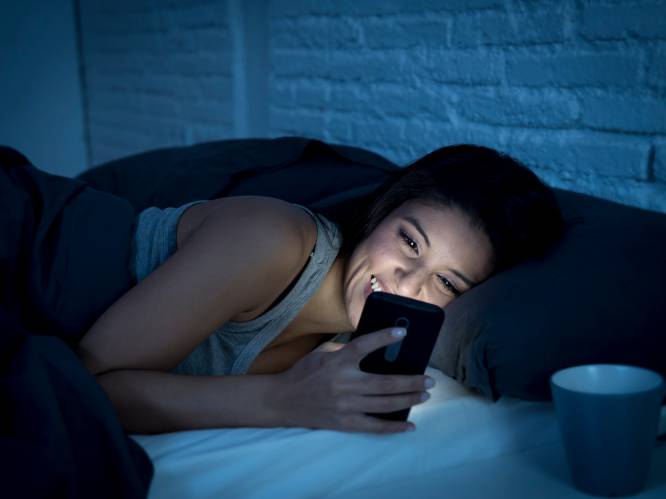 Is de nachtmodus op je smartphone echt de oplossing voor een betere nachtrust?
