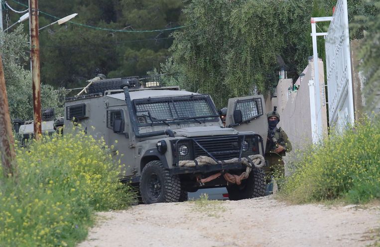 Archiefbeeld. Israëlische soldaten op patrouille op de bezette Westelijke Jordaanoever. (12/04/2022) Beeld Photo News