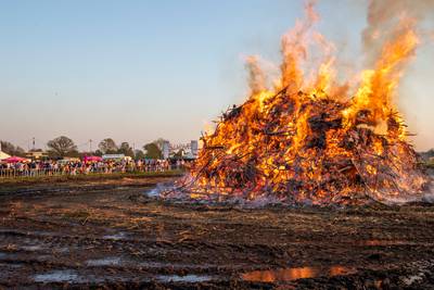 Paasvuur in Budel dooft uit, organisatie borduurt verder op feestconcept
