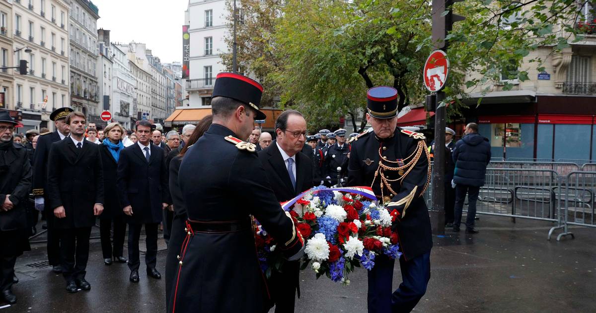 Parijs herdenkt terroristische aanslagen van jaar