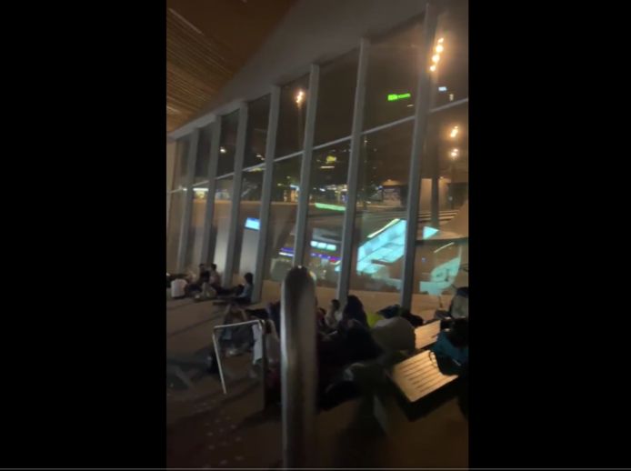 Tientallen fans van Lady Gaga moesten noodgedwongen overnachten op Arnhem Centraal