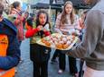 De kinderen genoten van de smoutebollen op de Grote Jaarmarkt Kermis in Mol