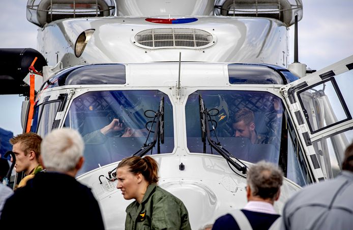 Bezoekers tijdens de Luchtmachtdagen op de Nederlandse vliegbasis Volkel. De helikopter in kwestie (niet op de foto) kwam daar vandaan.