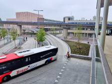 Levensgevaarlijk: busbaan Zuidplein gebruikt als ‘olifantenpaadje’