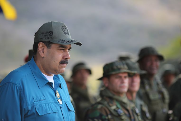 President Nicolas Maduro zondag tijdens een bijeenkomst met militairen in Turiamo, Venezuela. Beeld EPA
