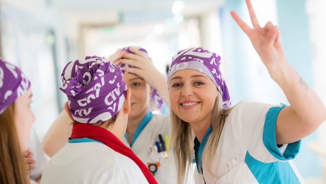 Bandana’s, pyjama’s en een sit-in: zo voert personeel Ziekenhuis Rivierenland actie voor betere cao