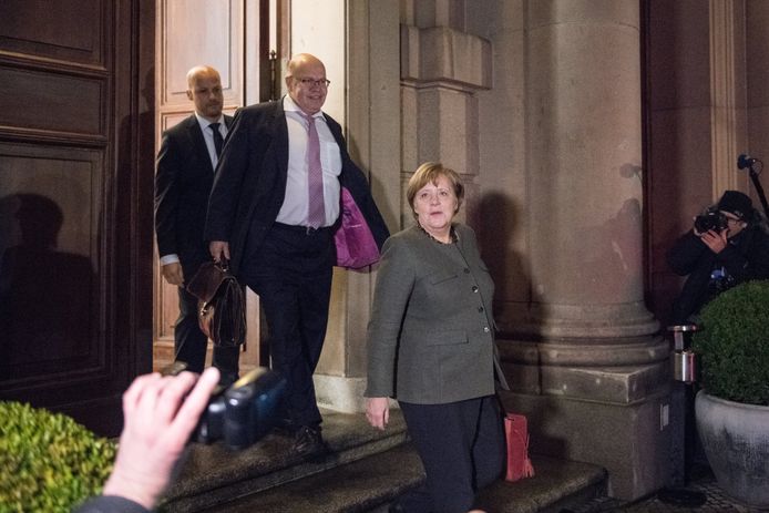 Bondskanselier Angela Merkel en de andere onderhandelaars verlieten vannacht de gesprekken.