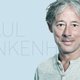 De ene voetballer schopt een collega tegen het hoofd, de ander weigert in te vallen en raakt verwikkeld in een schandaal