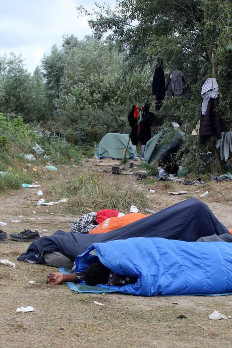 Un train percute un groupe de migrants à Calais: un mort et un blessé grave