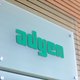 Online winkelen zit in de lift, dus Adyen ook