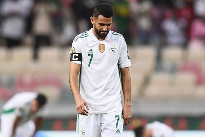 Football Talk. Titelverdediger Algerije in groepsfase Afrika Cup uitgeschakeld, Saintfiet en Gambia wel door - KVM-keepers uit quarantaine