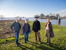 Wageningers in actie tegen lozen vervuild Enka-grondwater in Rijn: ‘Onbegrijpelijk dat dit gebeurt’ 