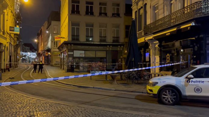 De plek waar de 26-jarige Vlissinger uit de auto werd gegooid in Antwerpen.