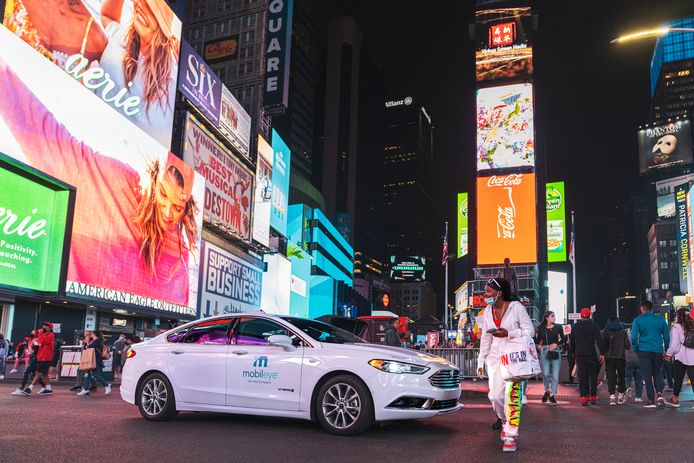 Hoe voorspelt een autonome auto het gedrag van voetgangers? Het is een van de vraagstukken in het onderzoek van Mobileye.