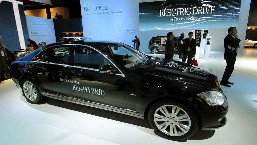 La nouvelle Mercedes-Benz S400 BlueHybrid.