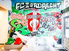 FC Dordrecht krijgt fanshop in hartje centrum, maar het is meer dan dat: ‘Willen jeugd naar stadion krijgen’ 
