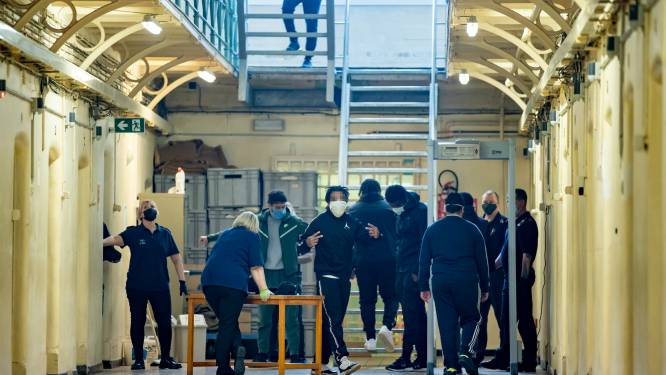 Dave De Kock moet dan toch niet naar overbevolkte gevangenis Dendermonde. Wij kregen een kijk binnen de muren: “Nieuwkomers krijgen matras op de grond”