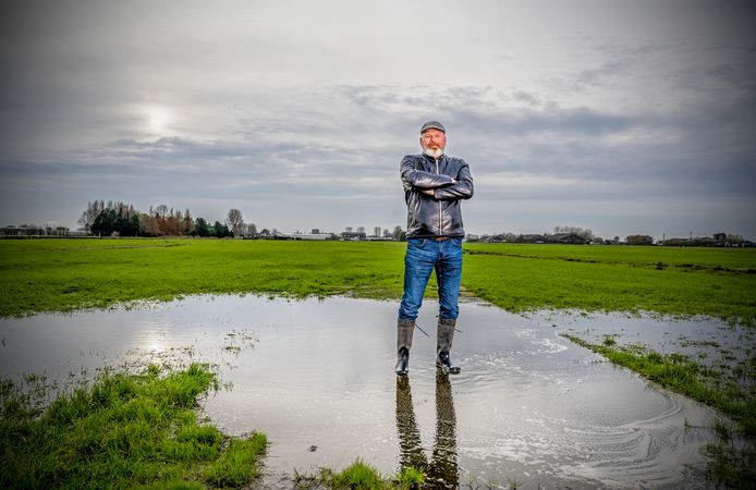 SP’er Jan Baas op de toekomstige bouwlocatie van het Vijfde Dorp in Zuidplas. In dit gebied moeten woningen komen, een totaal ongeschikte plek volgens hem.